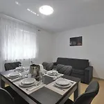 Apartamento With Parking Space - 24099 Zadar