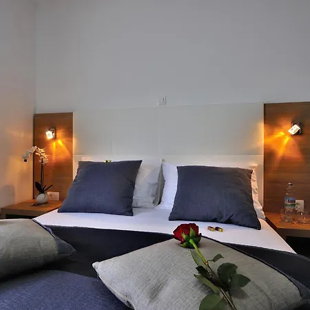 Apartament With Parking Space - 24099 *